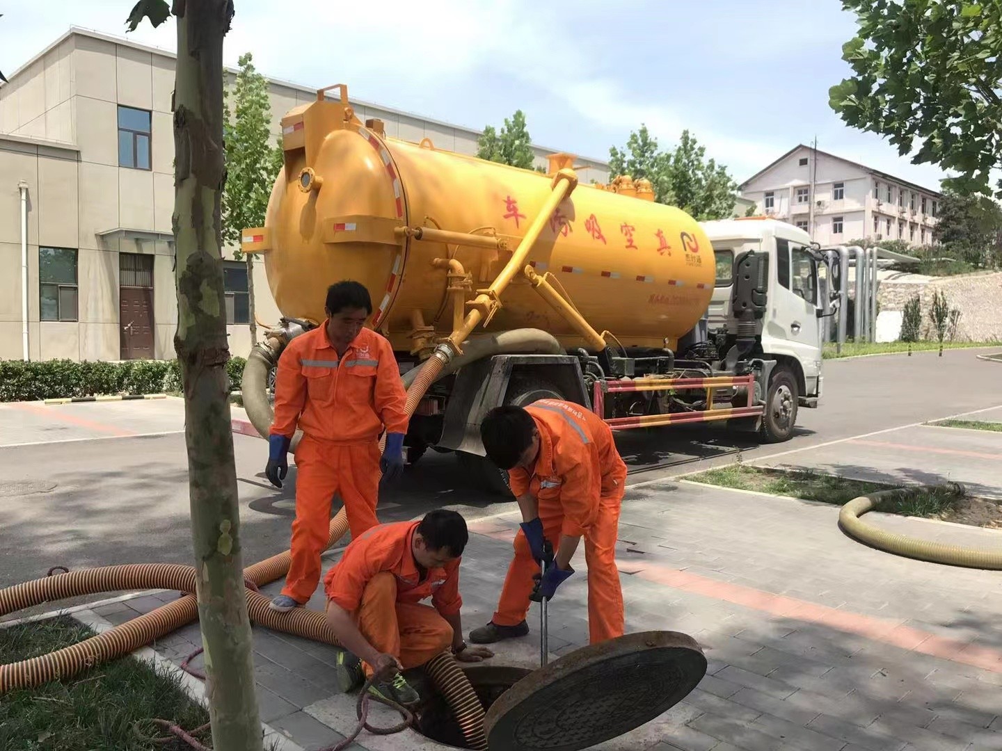 沁水化粪池清理与5-8吨吸粪车施工效率分析